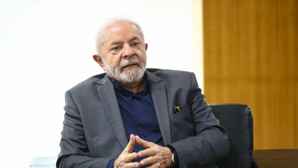 Lula cita Deus e chama adversários de ‘lixo’ ao tentar atrair evangélicos