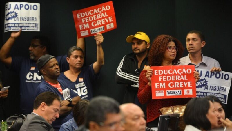 Servidores federais de educação param em 360 unidades de ensino