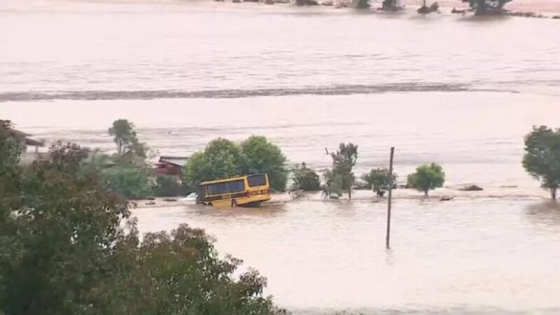Inundação obriga evacuação imediata do Centro de Porto Alegre