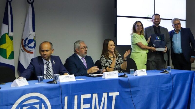 Coletânea com diagnósticos de 13 bacias é lançada em Cuiabá