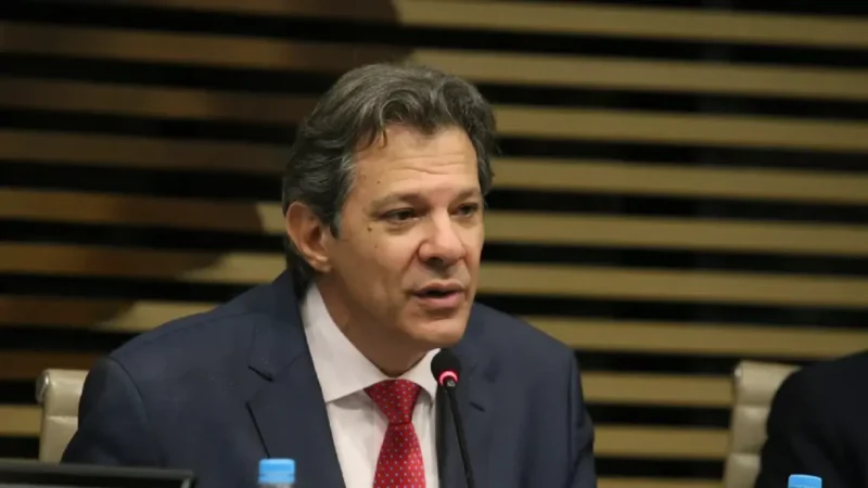 Haddad vai anunciar isenção de IR para quem ganha até R$ 5 mil no pacote fiscal