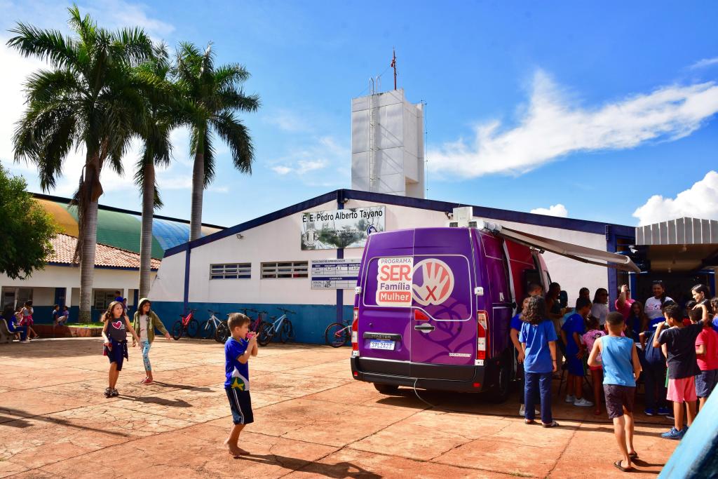 Programa SER Família Mulher leva conscientização e empoderamento às escolas