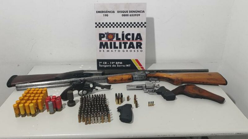 PM prende homem em flagrante com armas e 164 munições após enforcar esposa