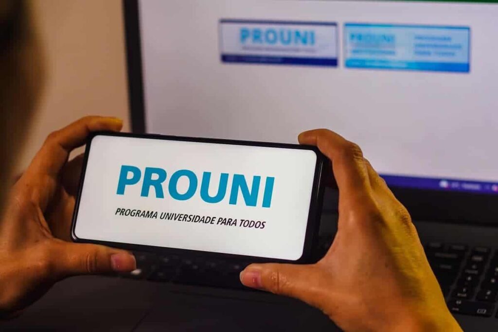 Inscrições para concorrer às bolsas do Prouni começam nesta segunda