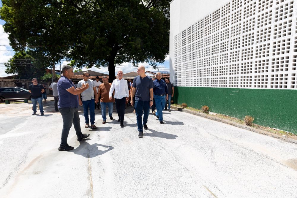 Prefeito inaugura estrutura do complexo multiuso no bairro Novo Terceiro
