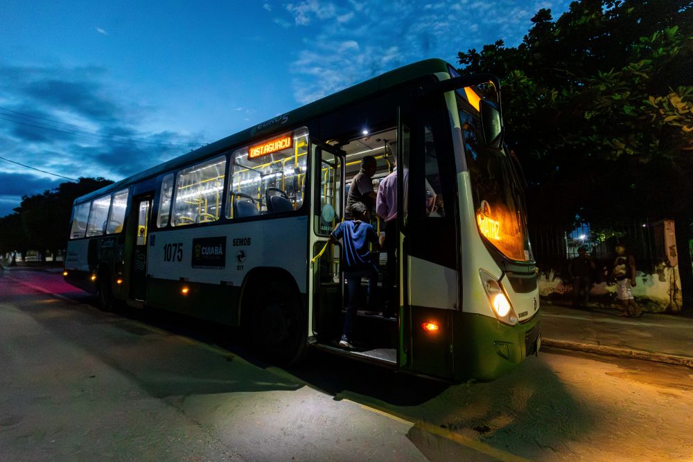 Comunidade do Aguaçu celebra nova linha ônibus viabilizada pela primeira-dama