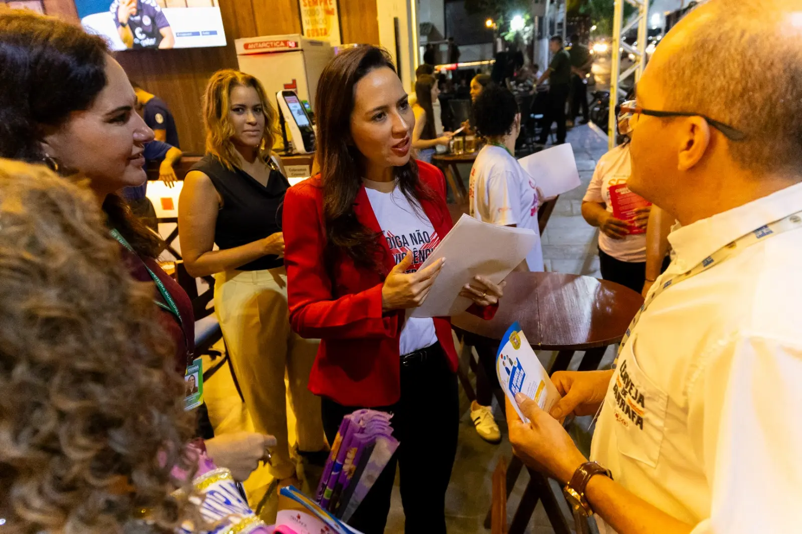 Blitz na Praça Popular divulga protocolo “Não é Não” contra assédio a mulheres