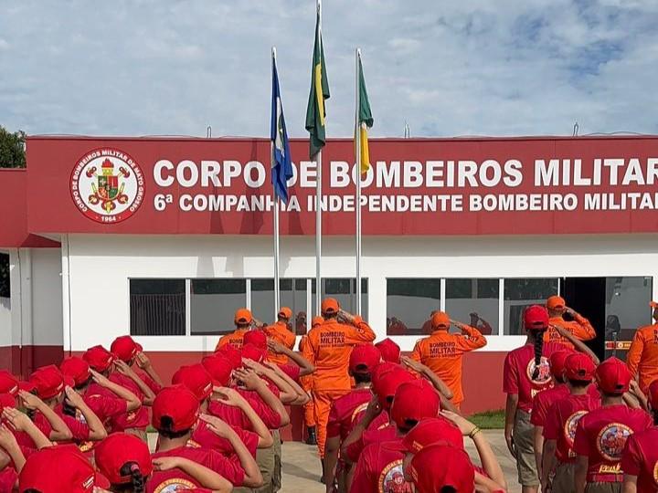 Corpo de Bombeiros realiza instrução de salvamento terrestre para alunos de projeto social – BOMBEIROS DO FUTURO