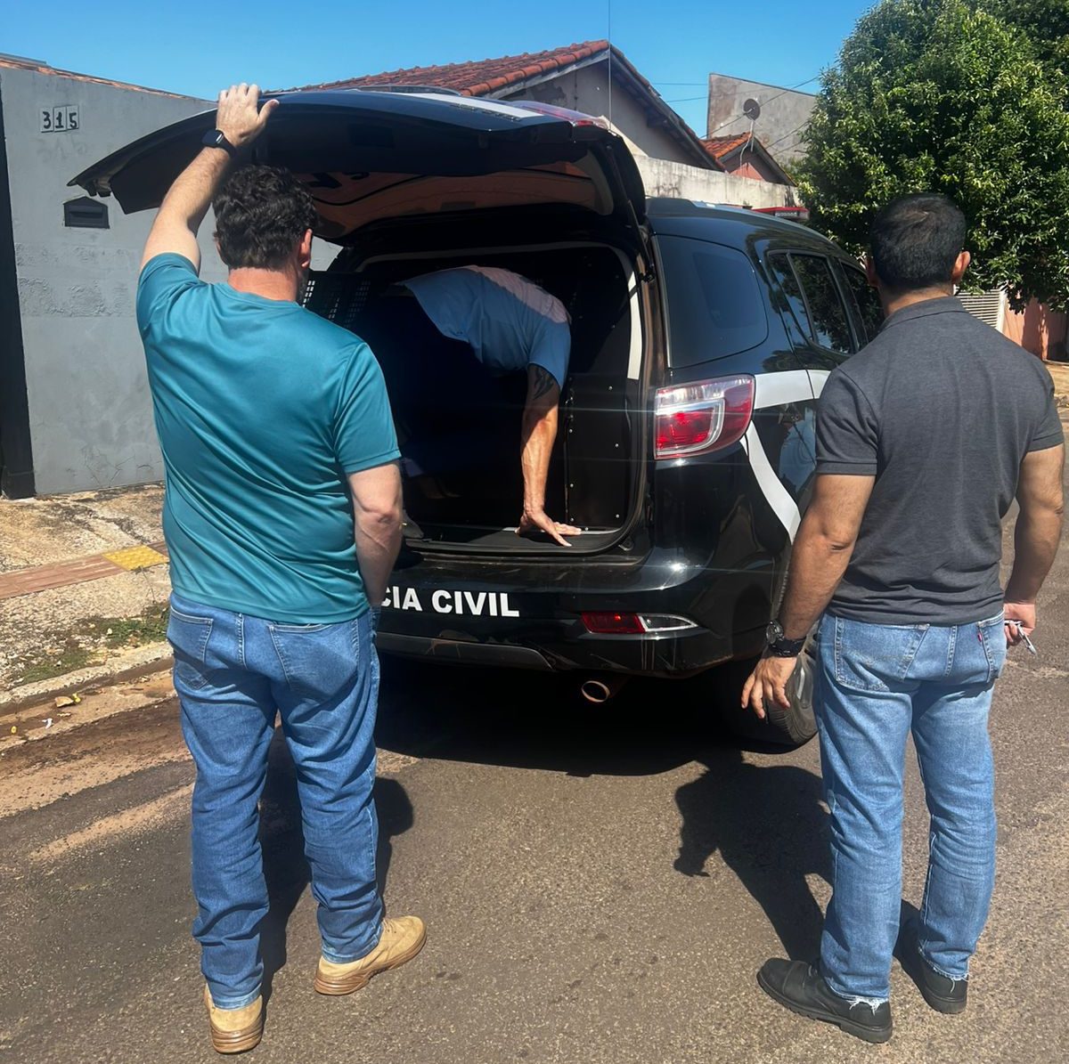 Polícia Civil prende homem por estupro e cárcere privado em Campo Grnade