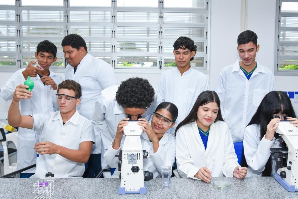 Governo alcança meta de 10,1 mil alunos matriculados em cursos técnicos integrados ao ensino médio em MT