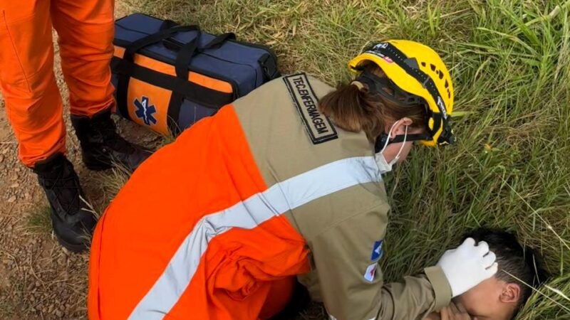 Bombeiros socorrem criança com anzol preso na região da pálpebra