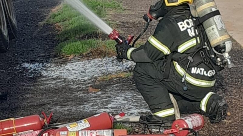 AÇÃO RÁPIDA: Bombeiros combatem princípio de incêndio em Feira Municipal de Juína