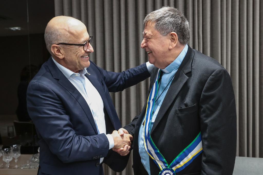 RECONHECIMENTO: Governador Otaviano Pivetta concede Medalha da Ordem do Mérito Mato Grosso ao cardeal Dom João Braz de Aviz