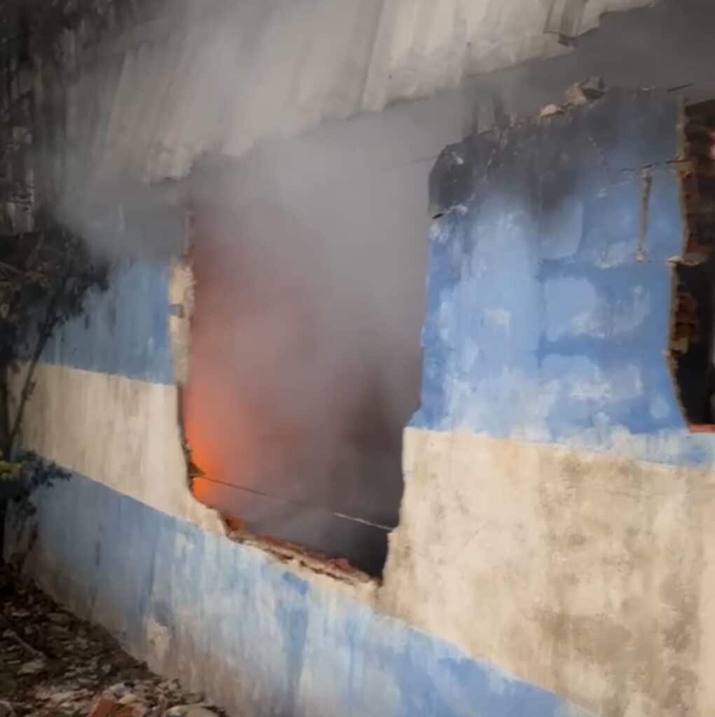 Bombeiros controlam incêndio em fábrica de pães em Cuiabá