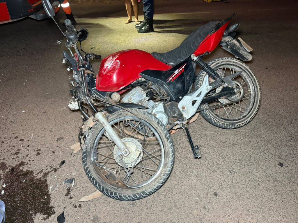 Acidente com carro e moto deixa dois feridos em Sinop