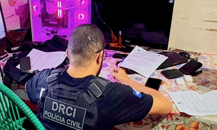 Operação prende suspeito de aliciar criança no Paraná