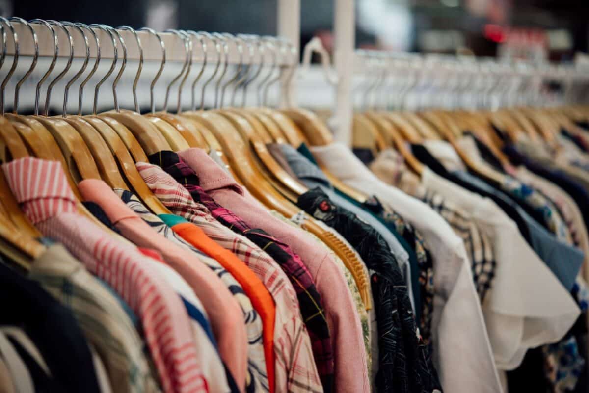 Instituto Mãos que Cuidam promove bazar beneficente com mais de 2 mil peças em Sinop